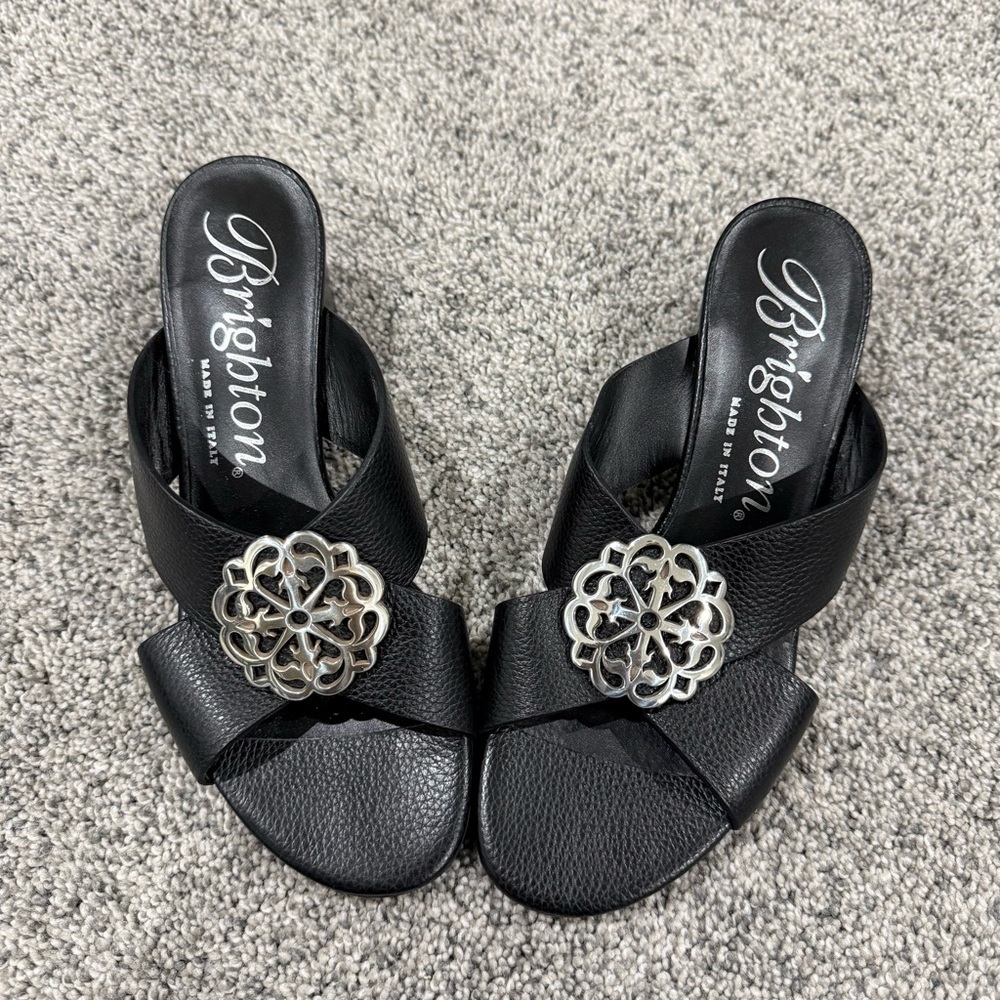 Brighton Alison Black Genuine Leather Crisscross Strap Sandals Medallion Women 7